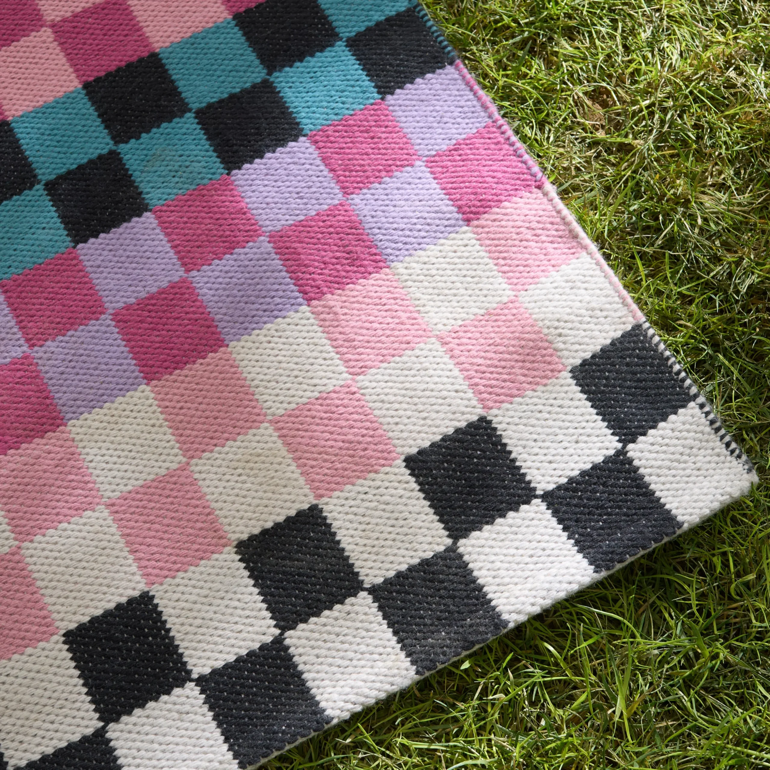 Calypso Checked 5' x 8' Indoor/Outdoor Rug