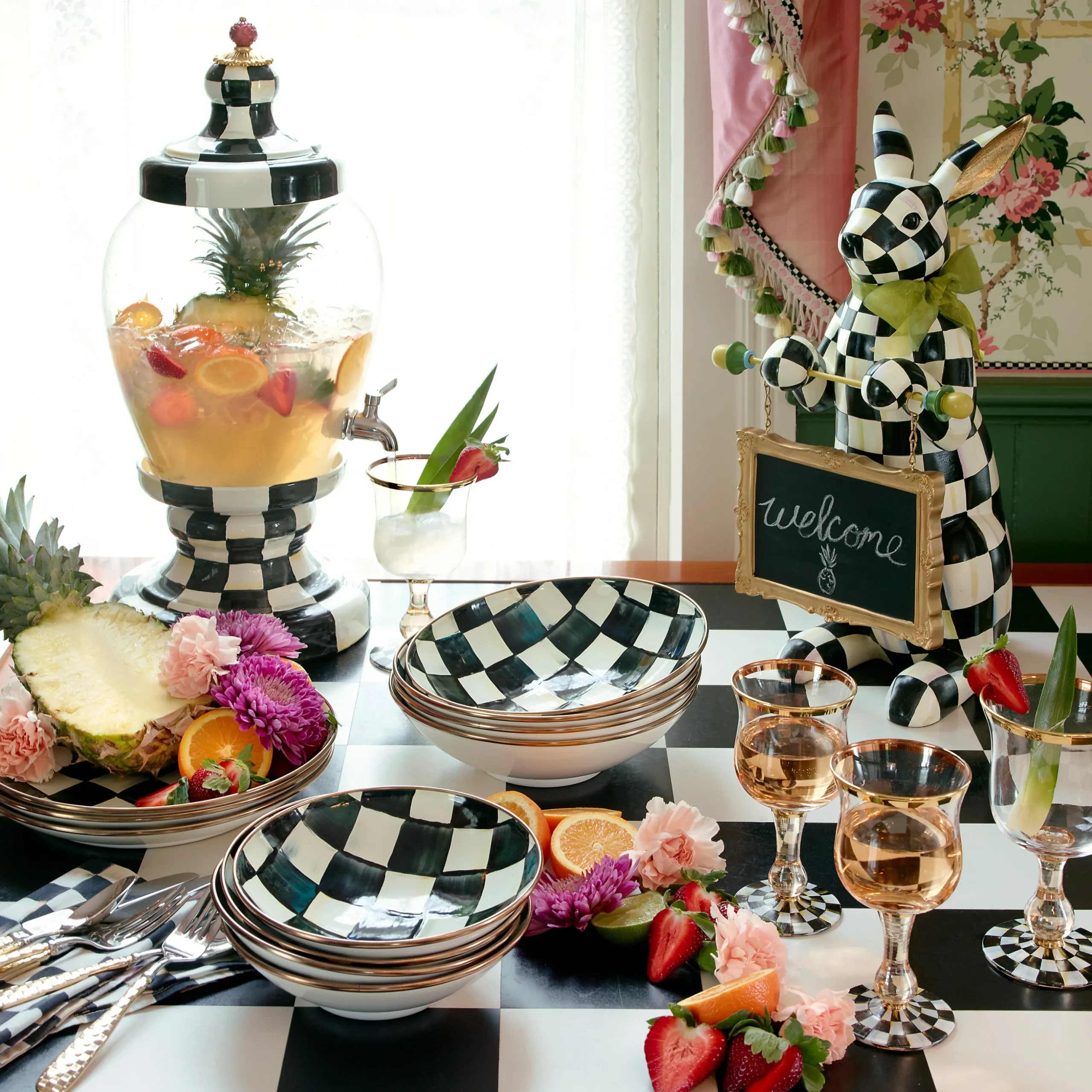 Courtly Check Beverage Hostess