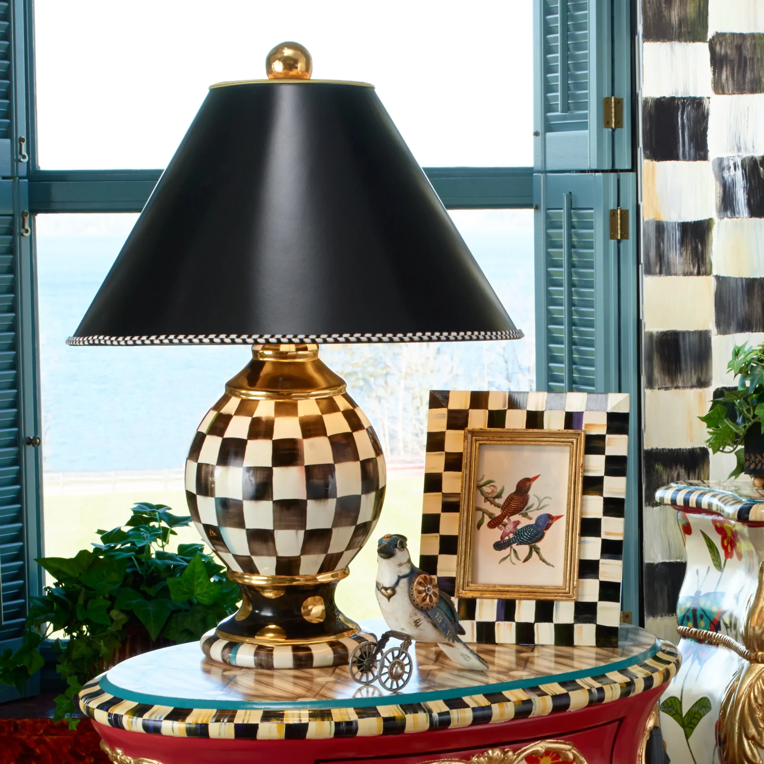 Courtly Check Ceramic Globe Lamp