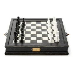 Courtly Check Chess Set
