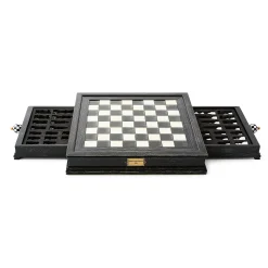 Courtly Check Chess Set