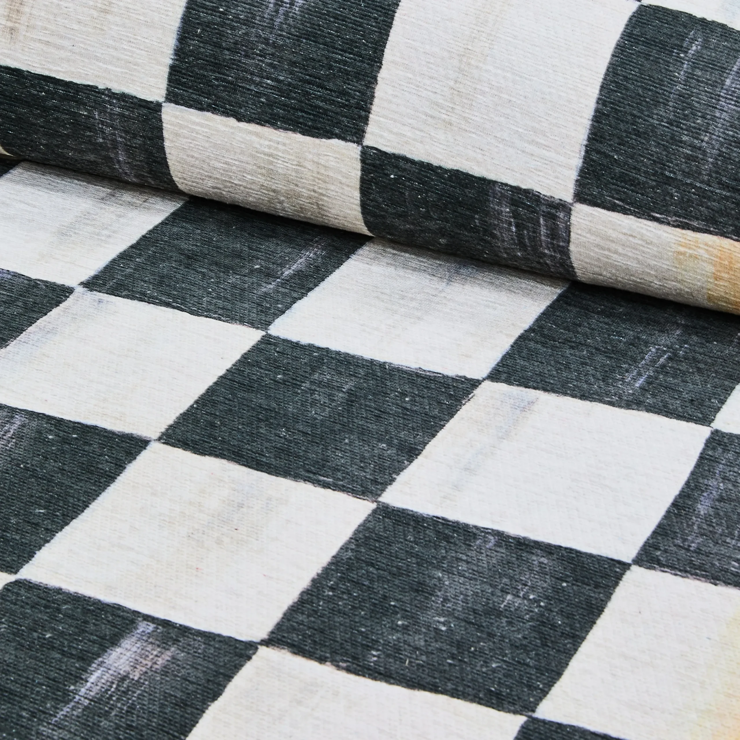 Courtly Checkered 2' x 3' Washable Rug