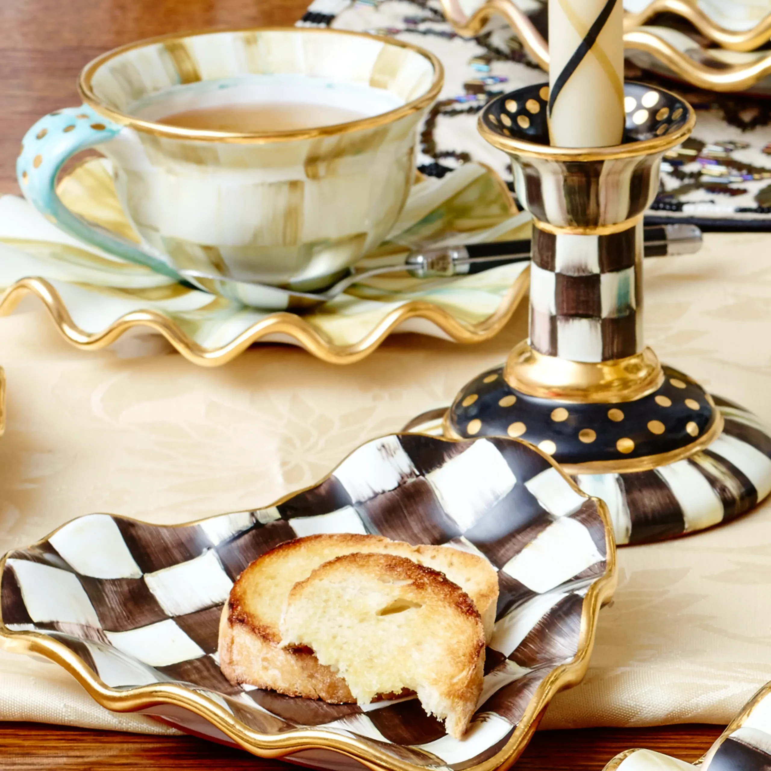 Courtly Check Fluted Heart Plate