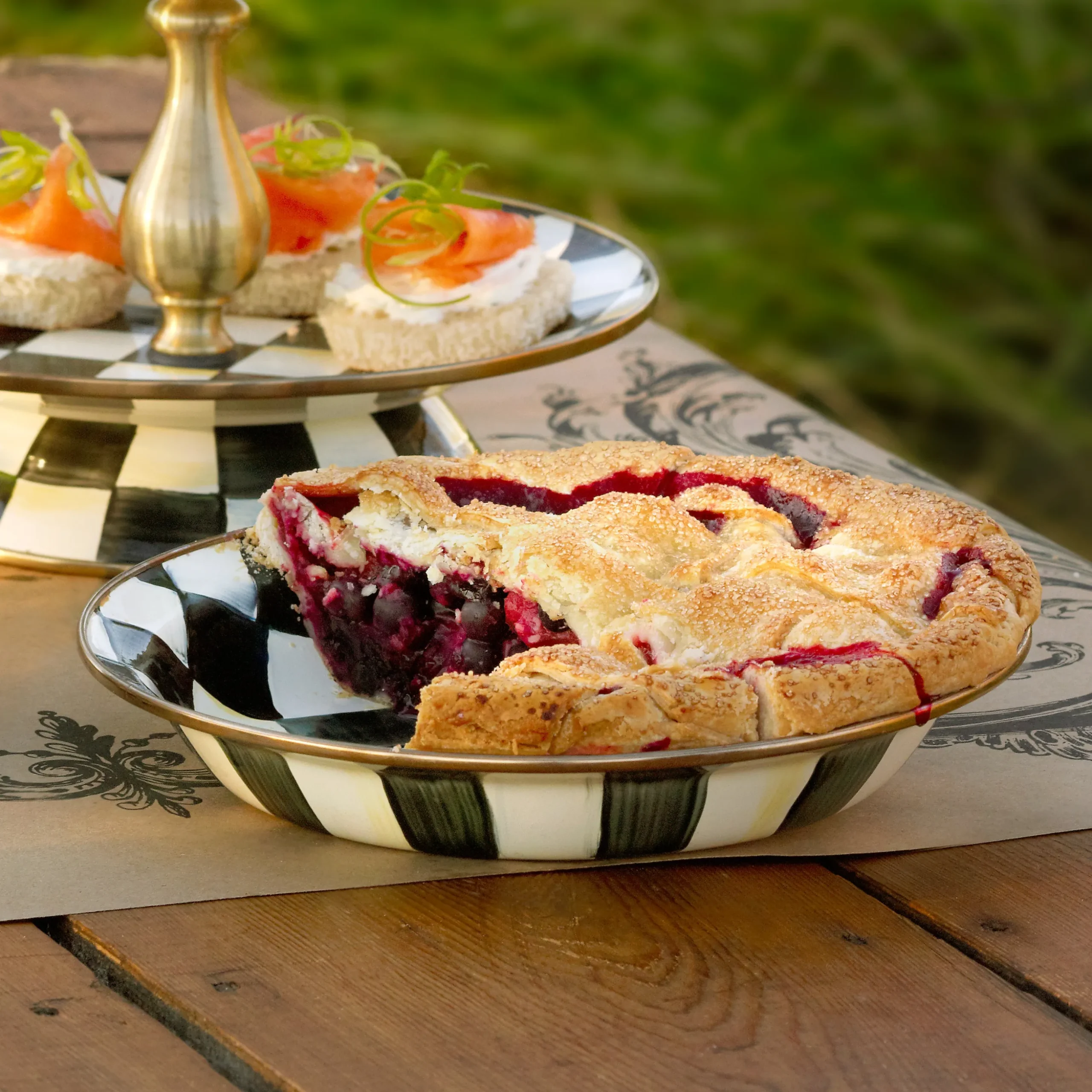 Courtly Check Pie Plate