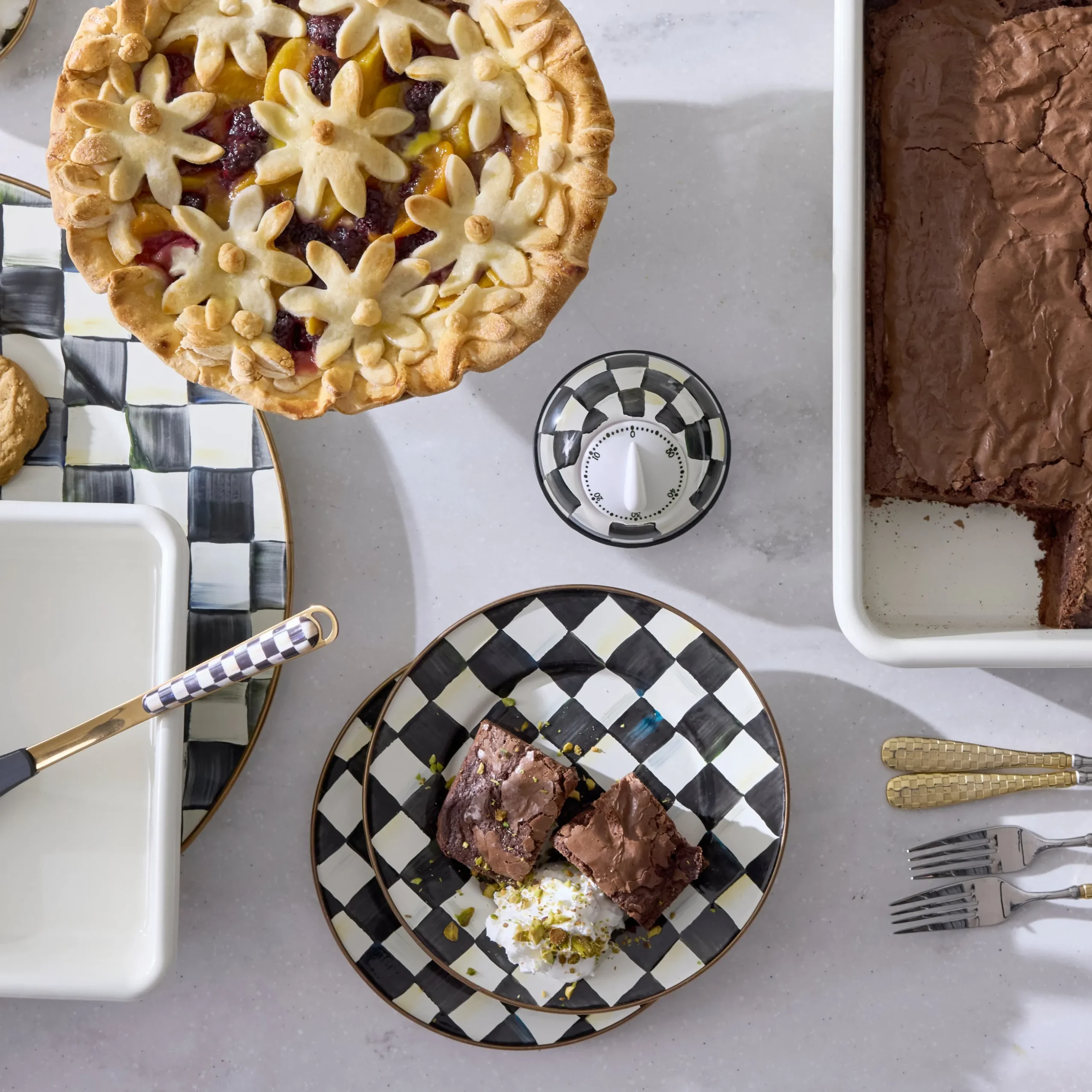 Courtly Check Pie Plate