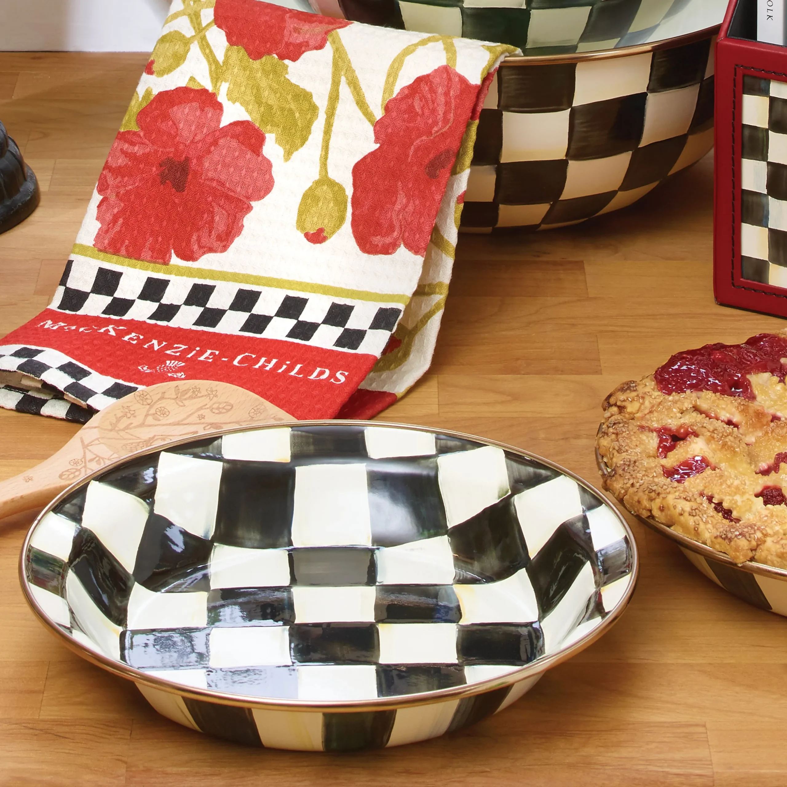 Courtly Check Pie Plate