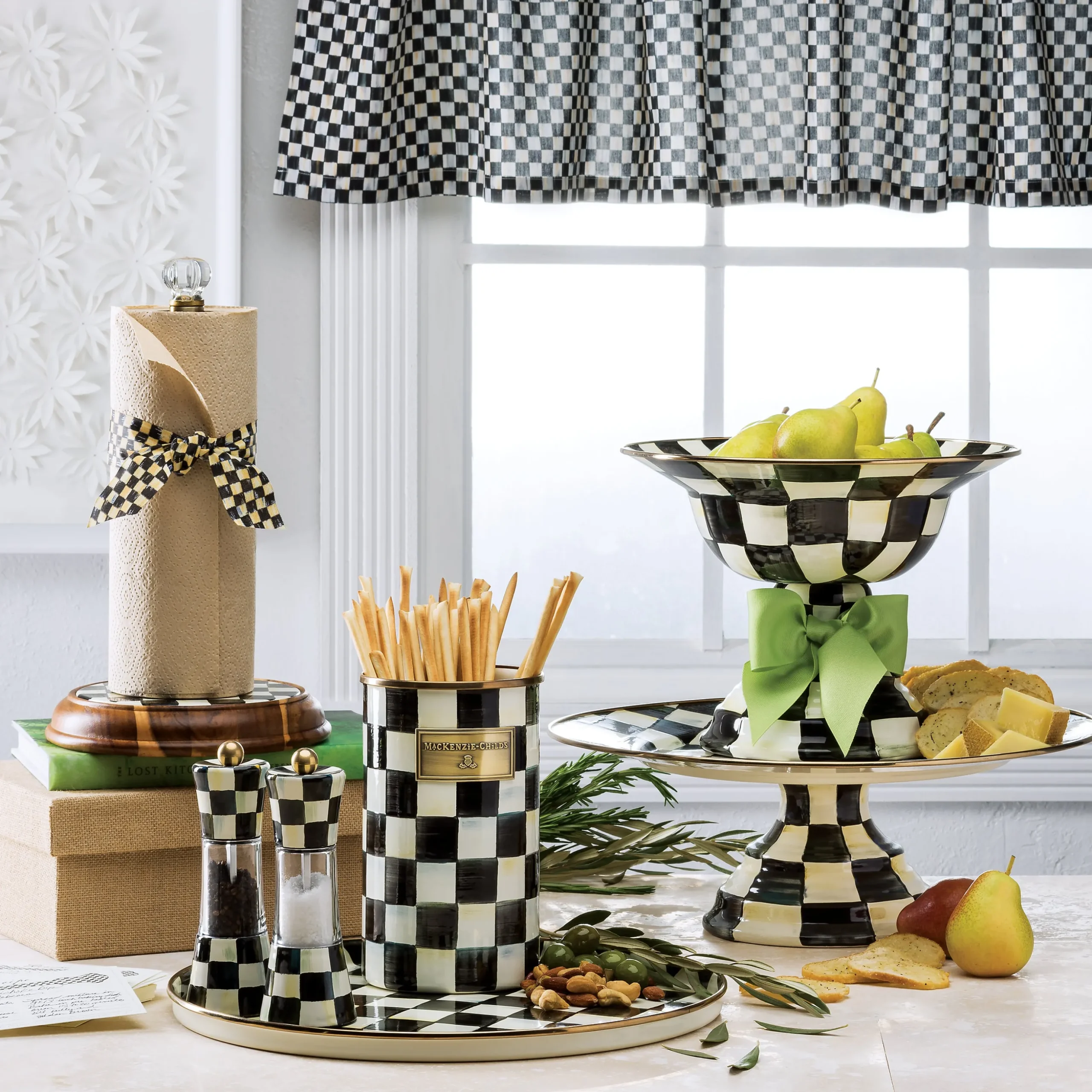 Courtly Check Round Tray