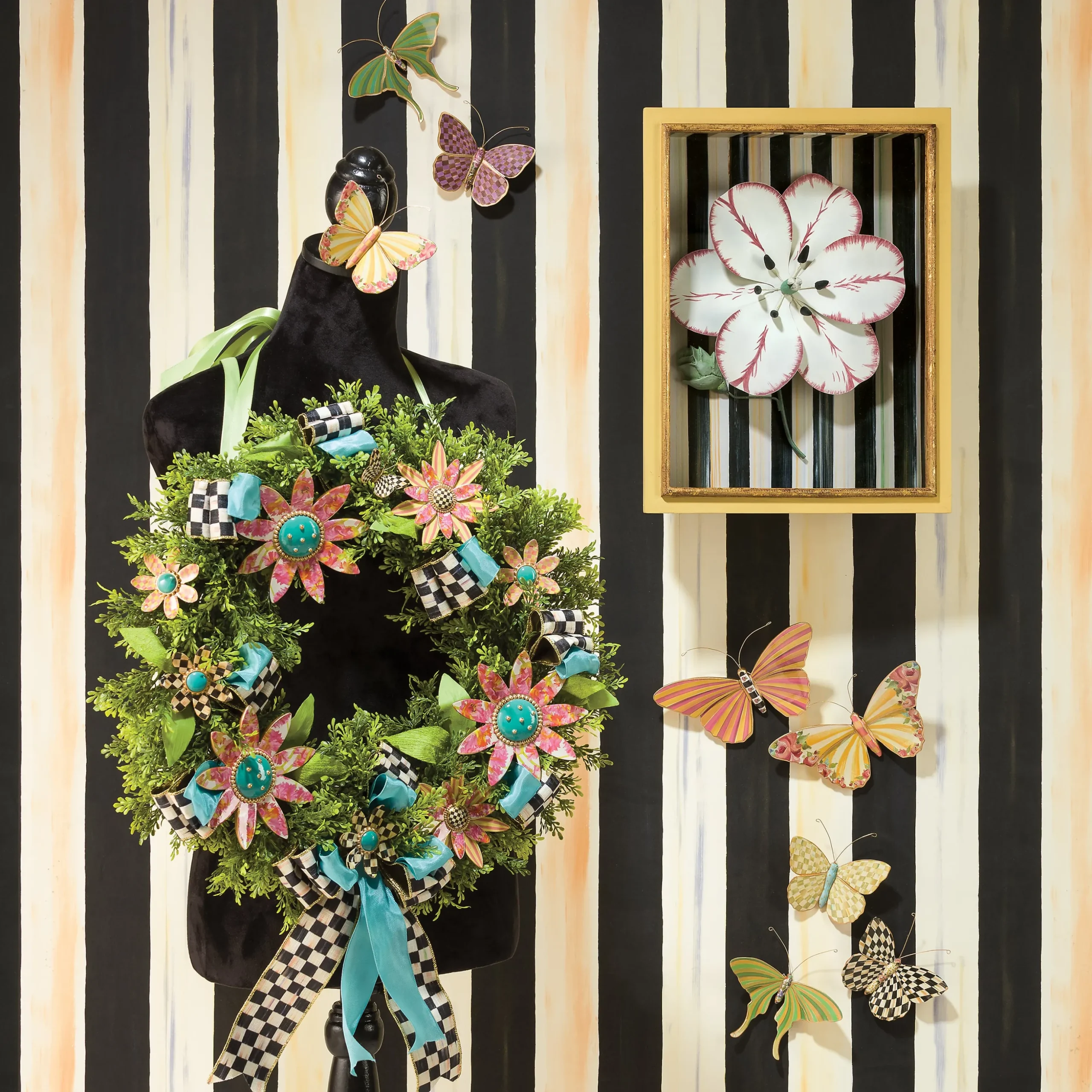 Courtly Stripe Wallpaper