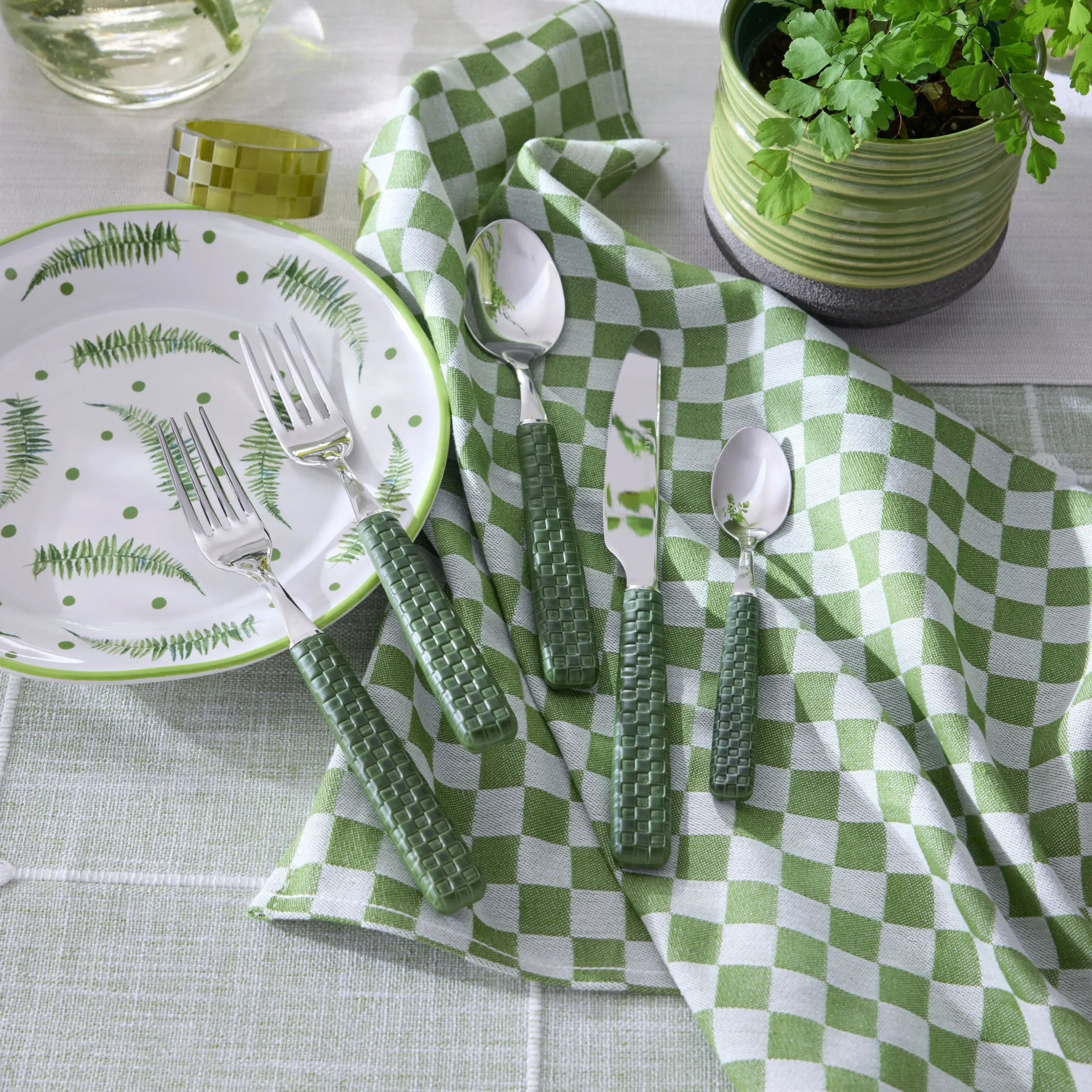 Everyday Green 5-Piece Place Setting