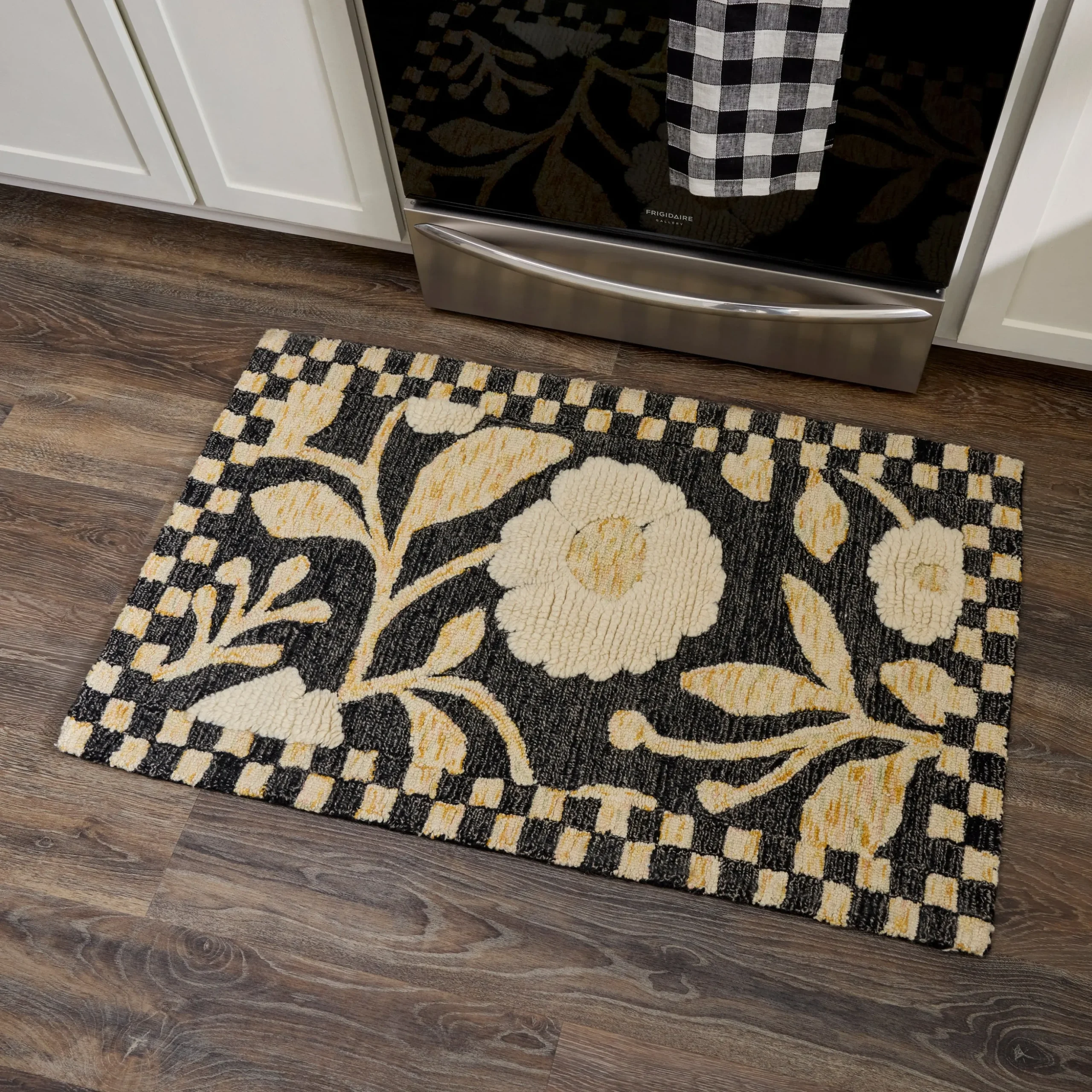 Farmhouse Floral 2'3" x 3'9" Rug