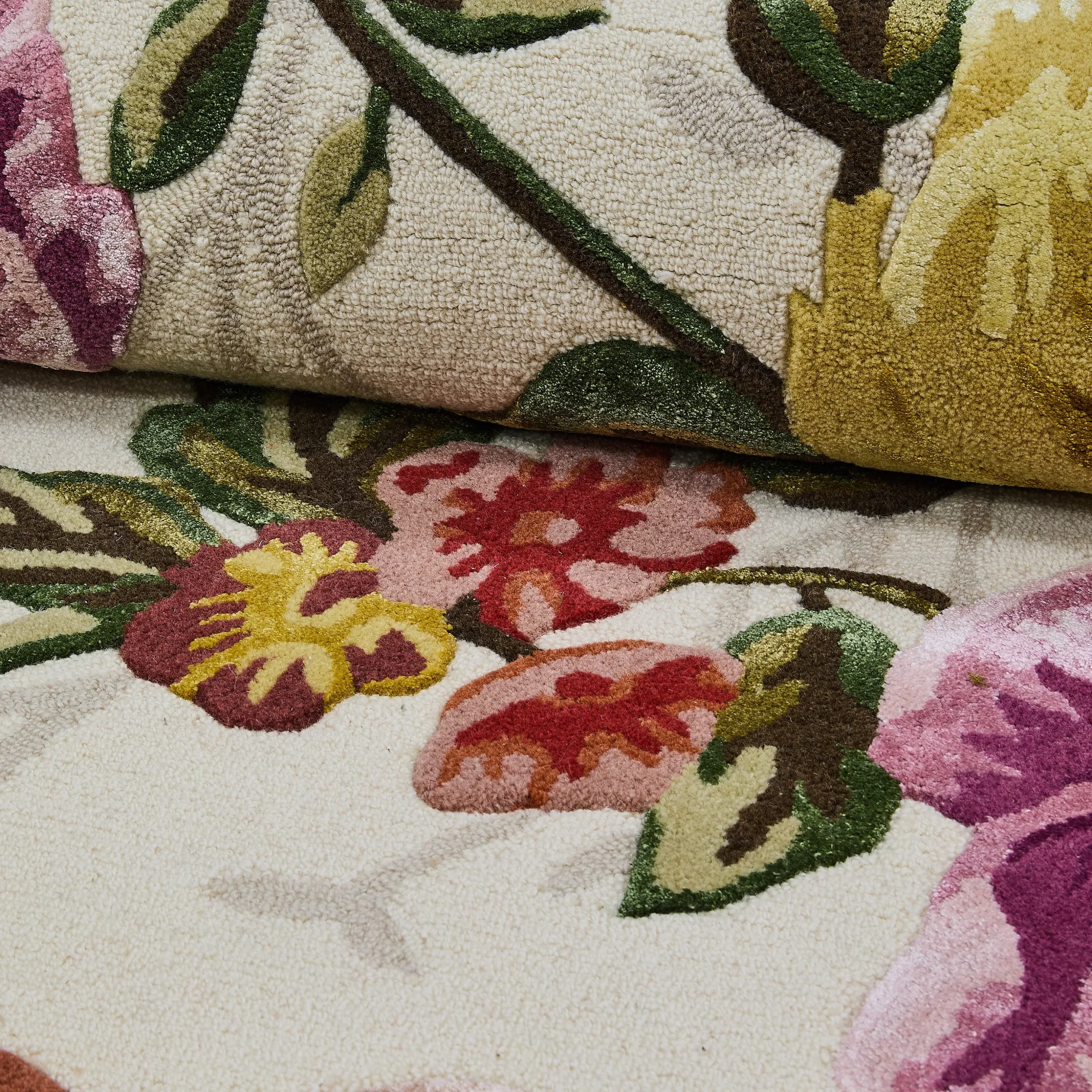 Golden Peonies 3' x 5' Rug