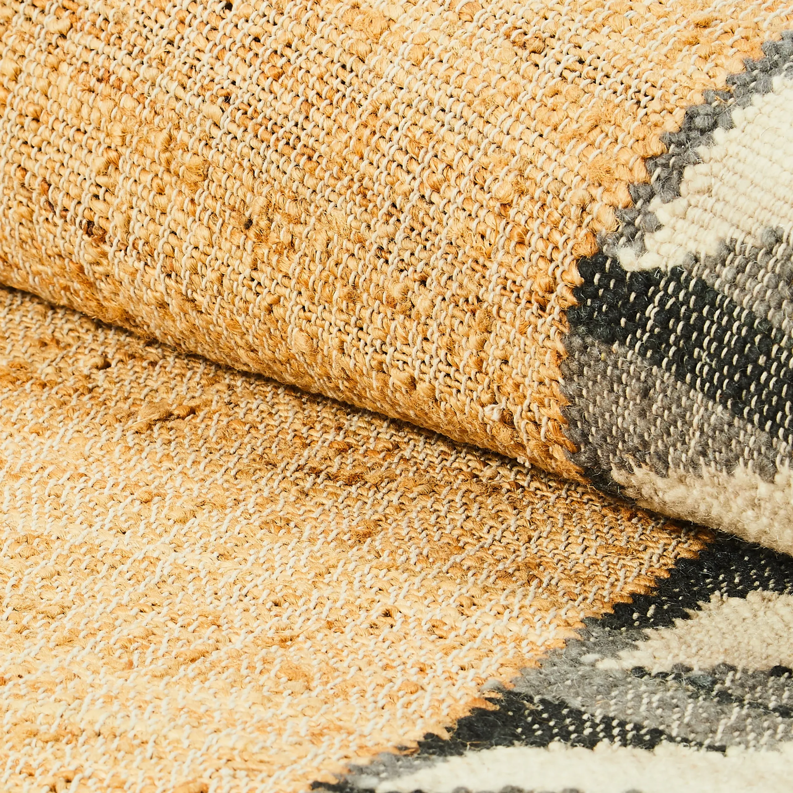 Jute Scalloped Black and White 3' x 5' Rug