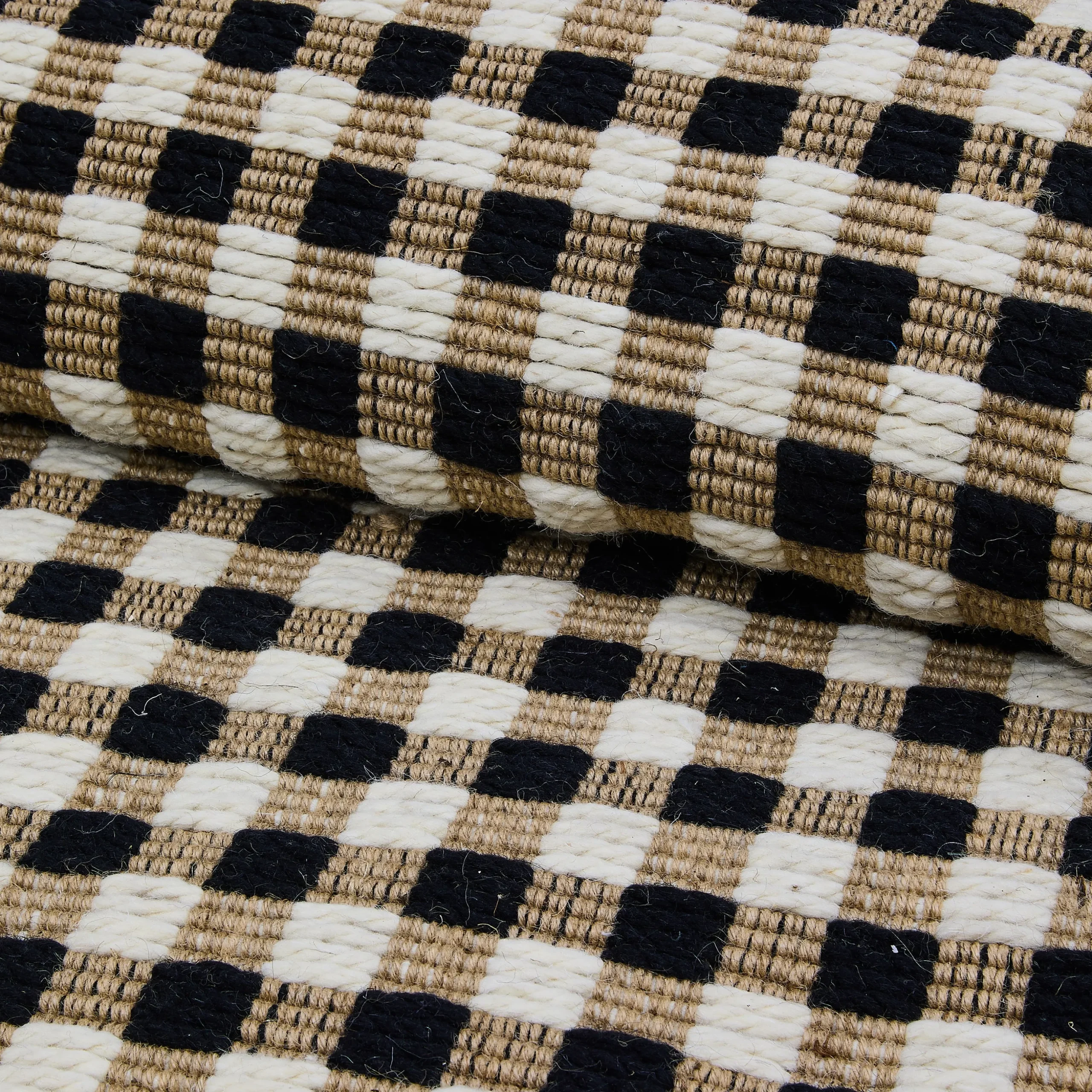 Natural, Black & White Checked 8' x 10' Rug