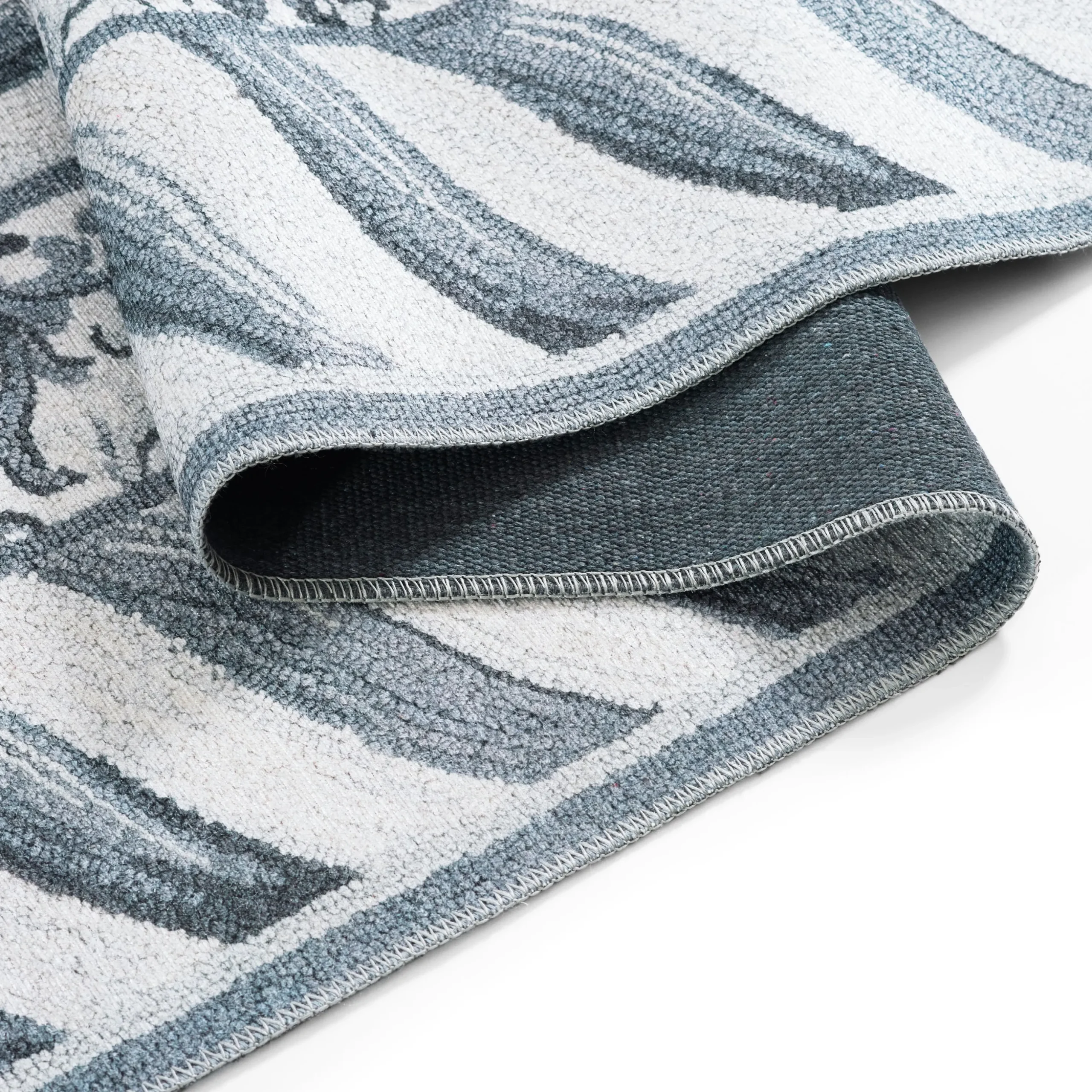 Sterling Check 2' x 3' Washable Rug